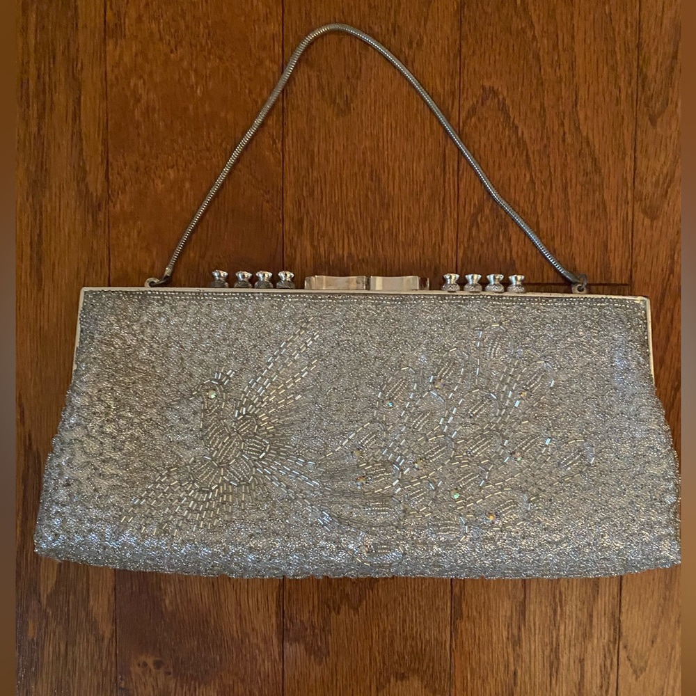 Beaded clutch